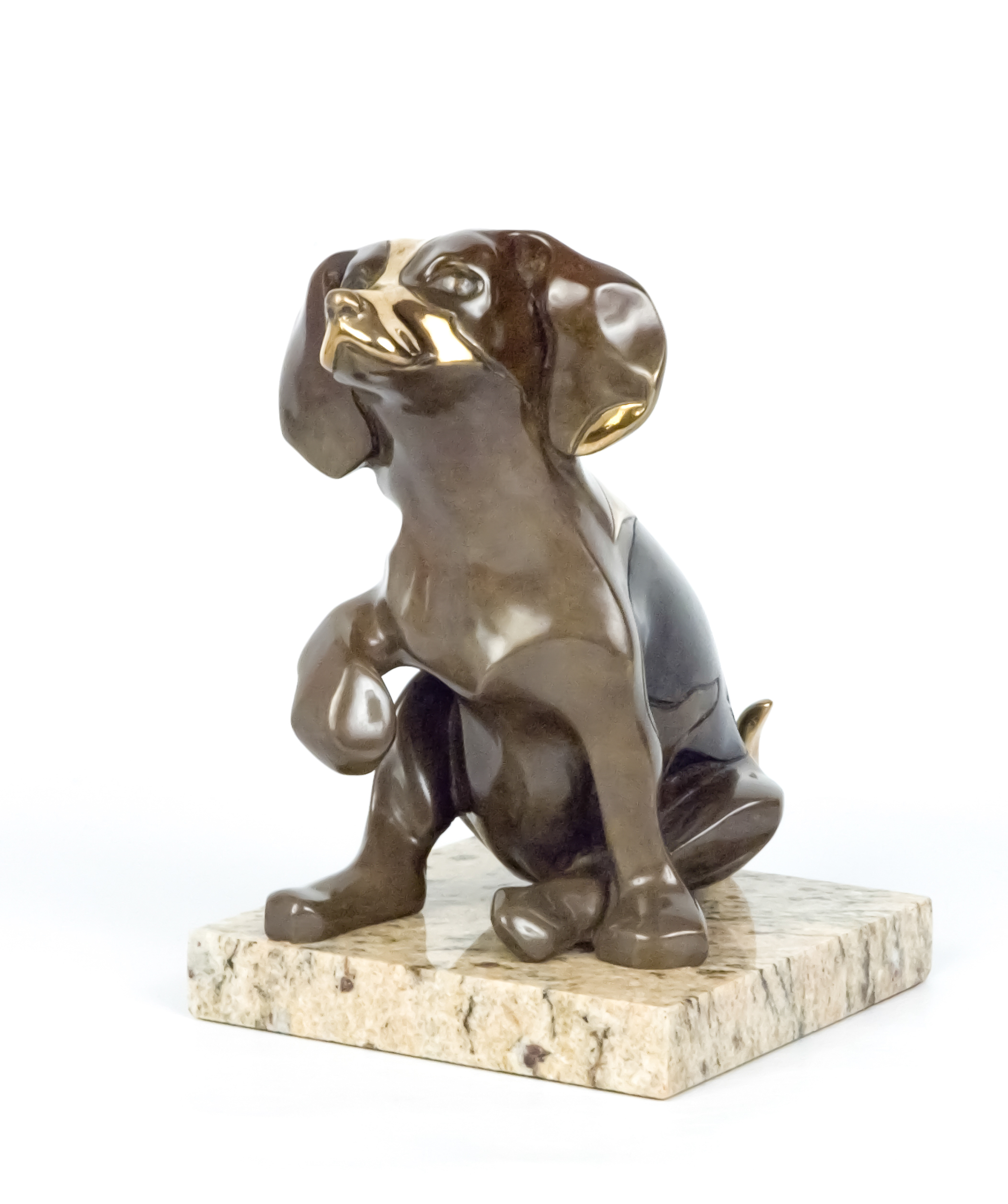 Sculpture de bronze contemporaine "Pixelle" Par Caroline Tremblay, petit beagel stylisé levant la patte dans une posture expressive et attentive.